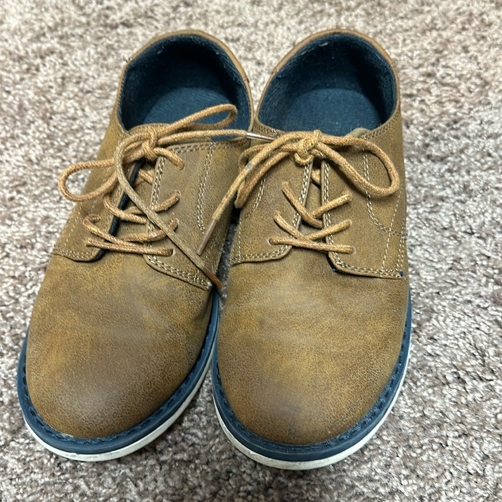 Children’s place boys shoes size 4